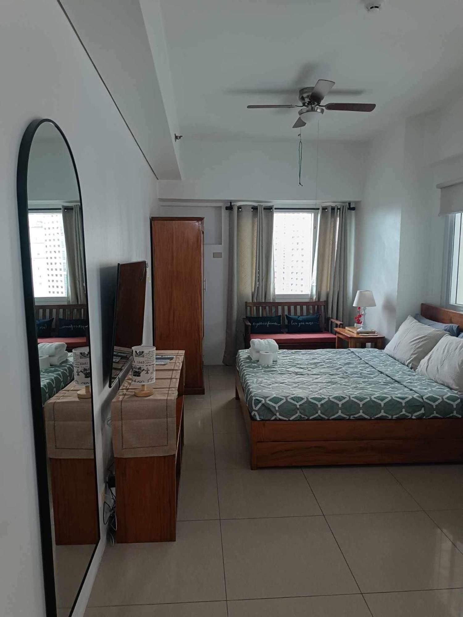 Avery Condo Suite At The Beacon Makati Макати Экстерьер фото