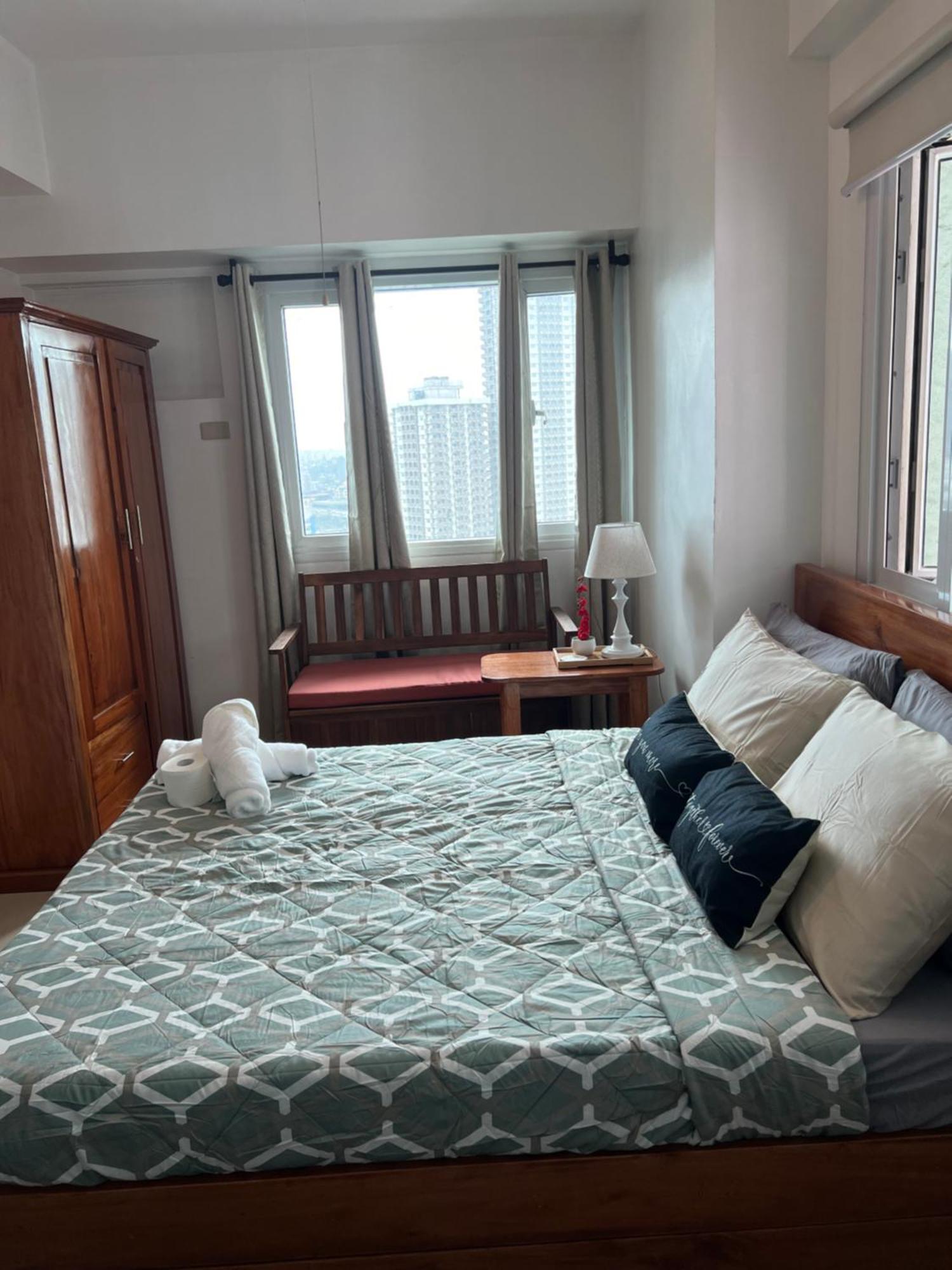 Avery Condo Suite At The Beacon Makati Макати Экстерьер фото